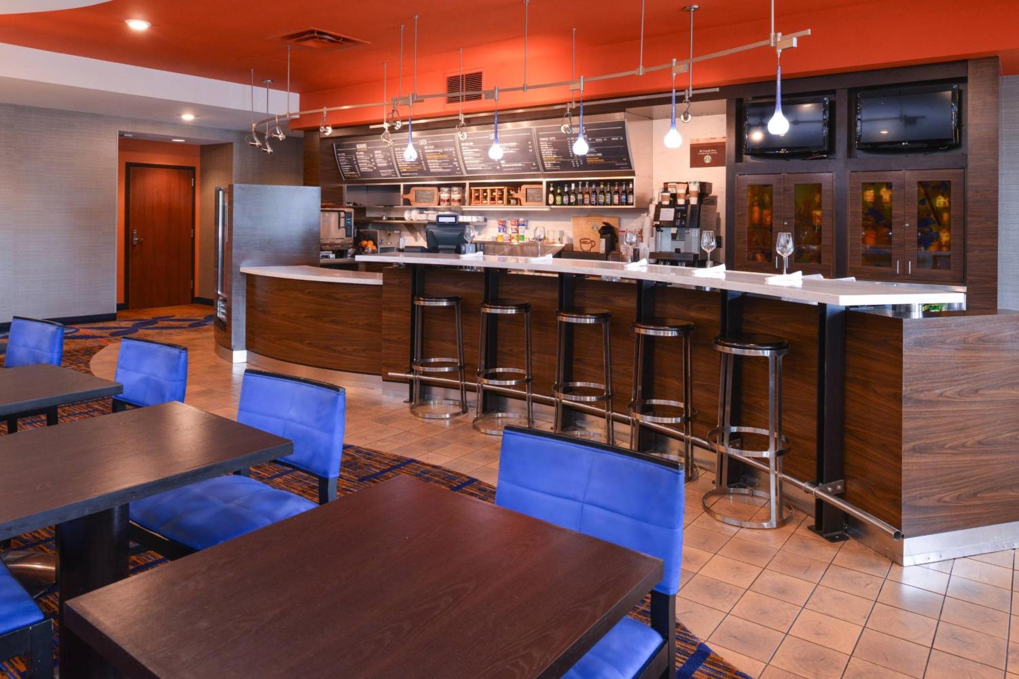 Courtyard Pittsburgh Hotel 3*